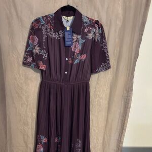 Chic Floral Midi Dress in Deep Purple